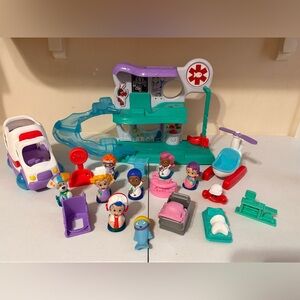 Bubble Guppies Pet Check Up Vet Playset
Hospital with Ambulance and Figurines